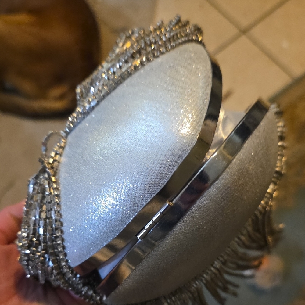 Silver Heart-Shaped Rhinestone Handbag - Picture 9 of 10